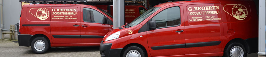 Rode bedrijfsbussen van G. Broeren Loodgietersbedrijf