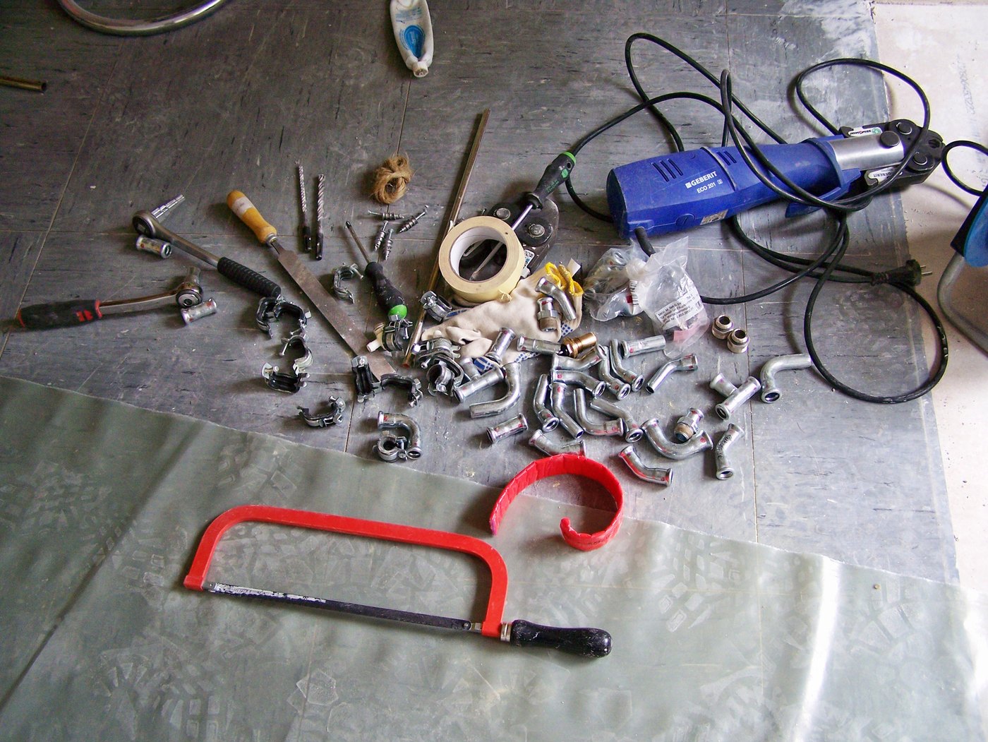 Persgereedschap, fittingen en leidingmateriaal